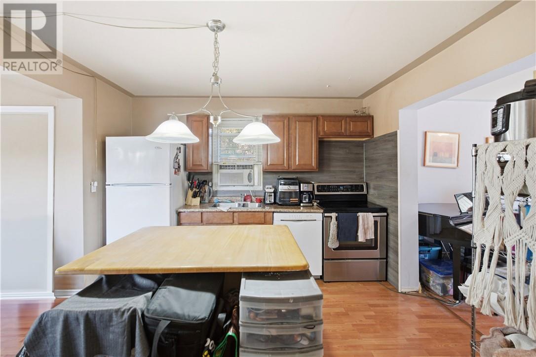 57 Sellwood Avenue Property Photo 4