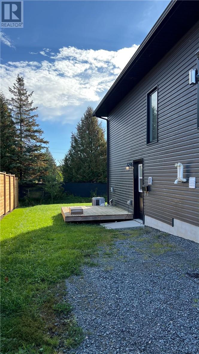 148 Hollybrook Crescent Unit# Lower Property Photo 3