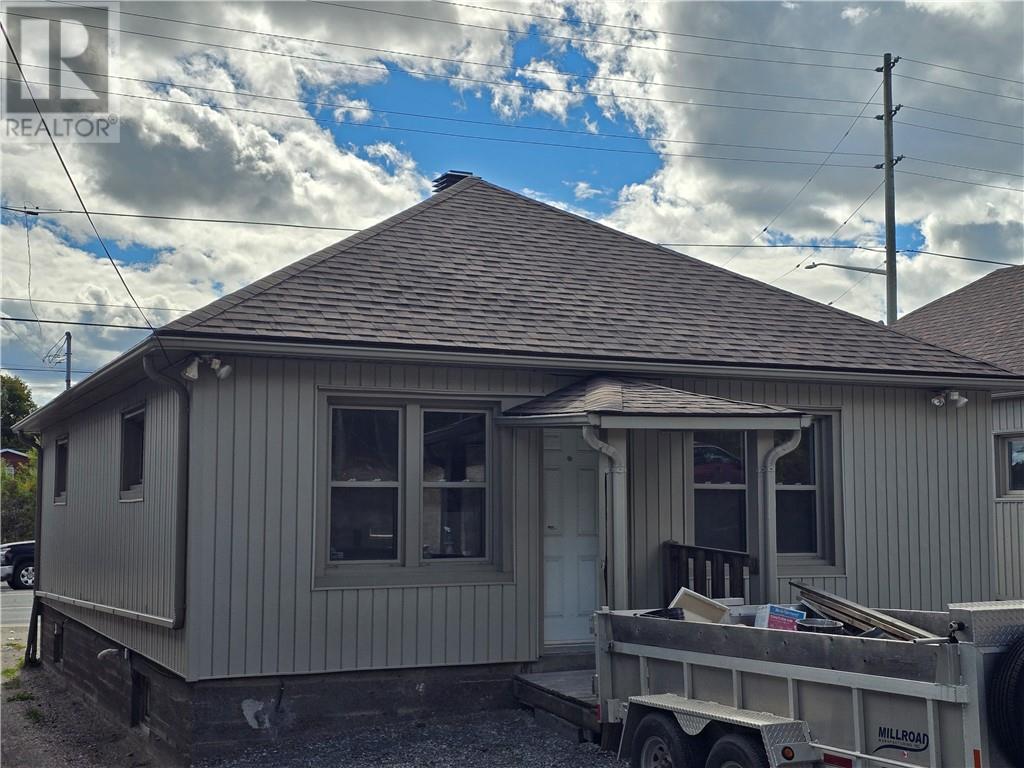 731 Lorne Street Property Photo 3