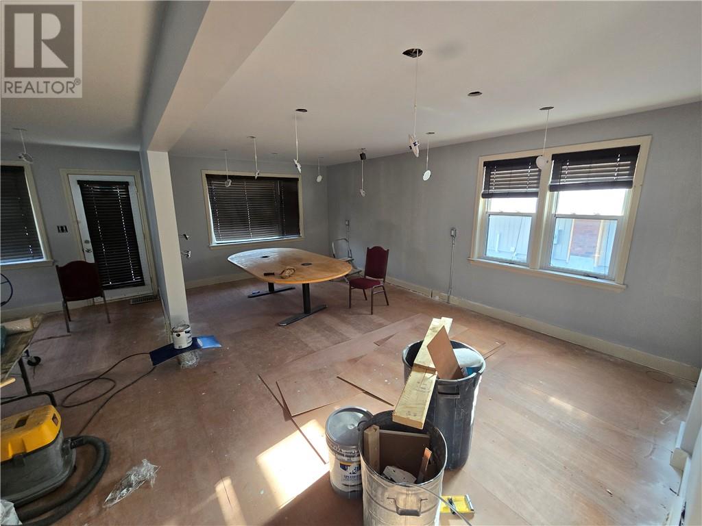731 Lorne Street Property Photo 4