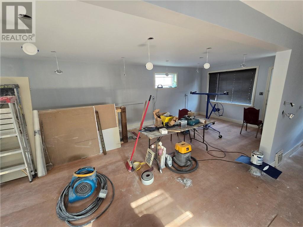 731 Lorne Street Property Photo 5