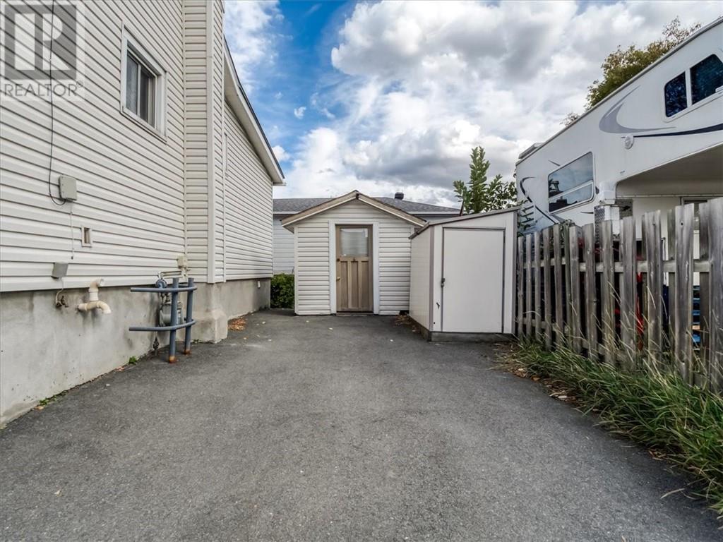 433 Dell Street Property Photo 4