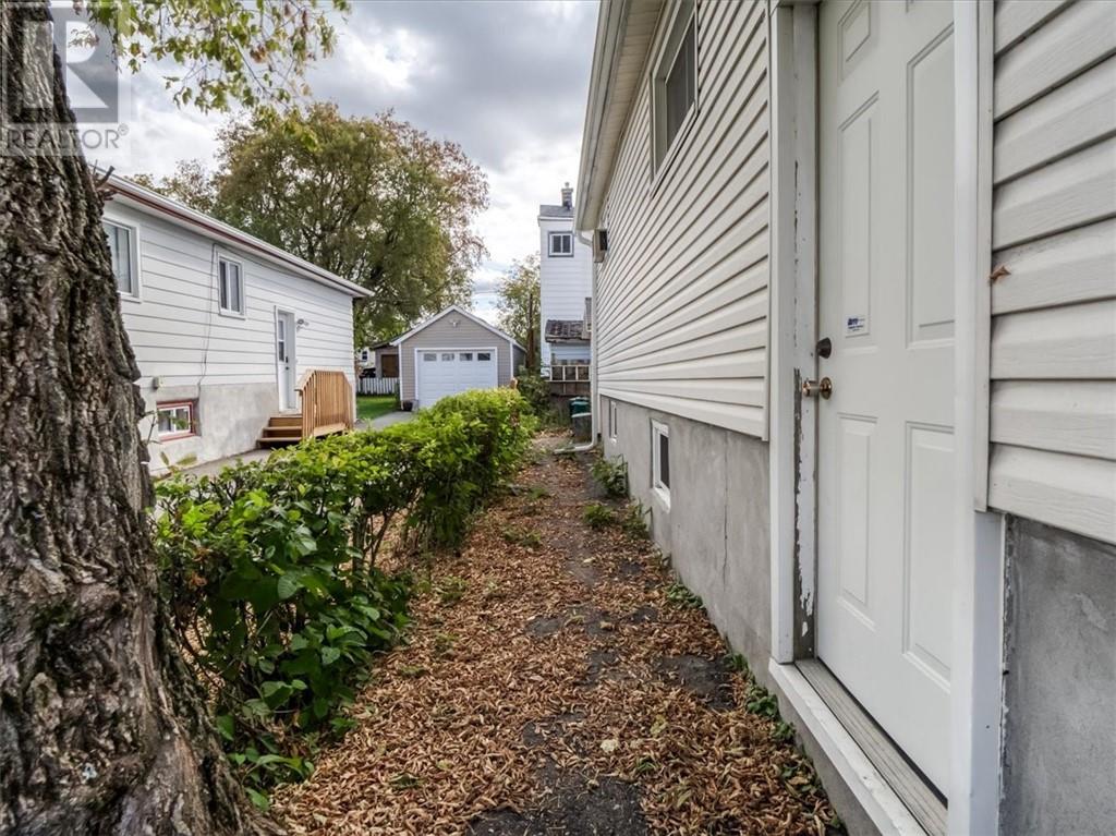 433 Dell Street Property Photo 5