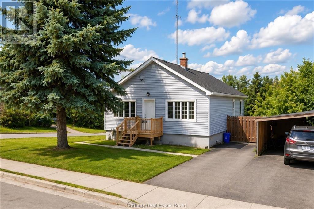 582 Ash Street Property Photo 1
