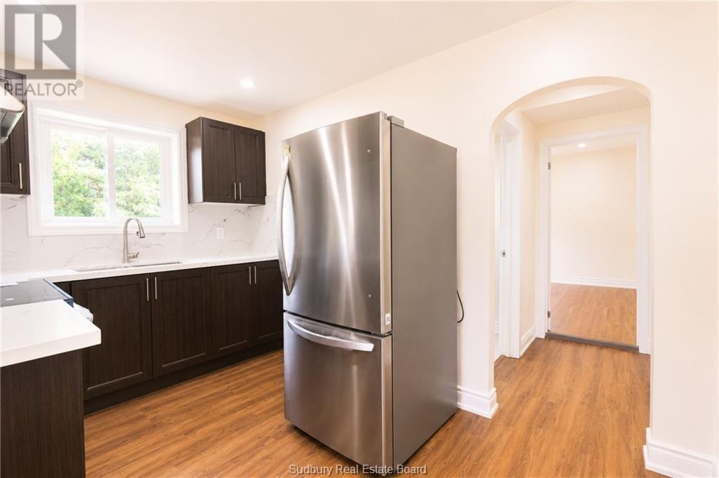 582 Ash Street Property Photo 5