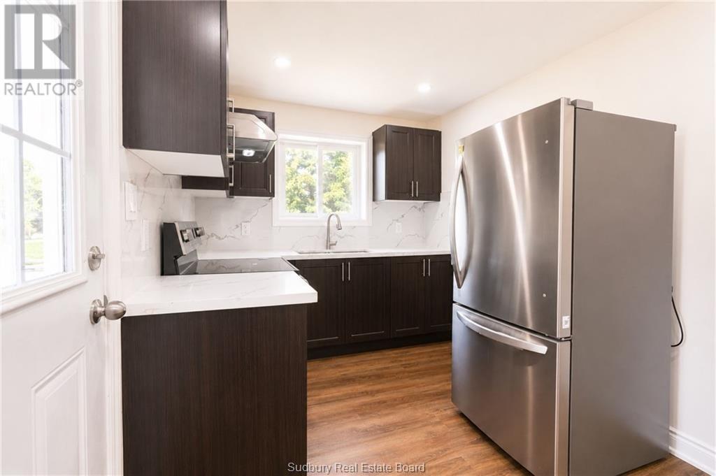 582 Ash Street Property Photo 6