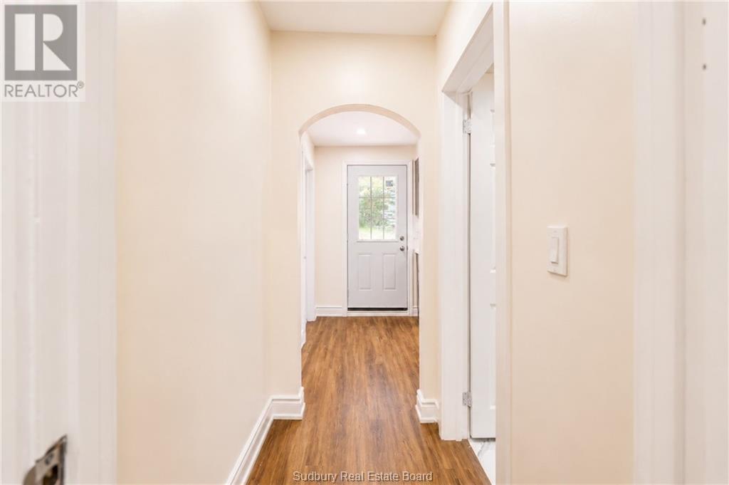 582 Ash Street Property Photo 8