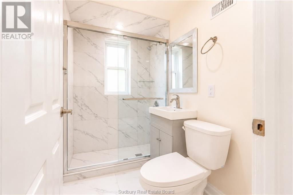 582 Ash Street Property Photo 9