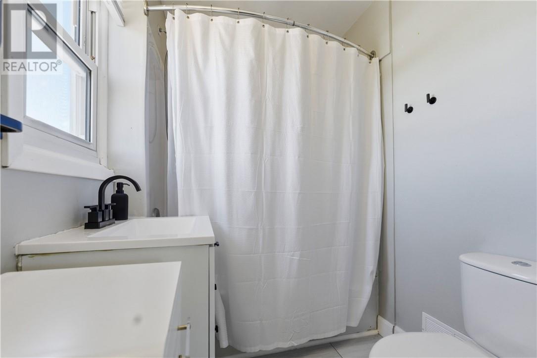 216 Bond Street Property Photo 9