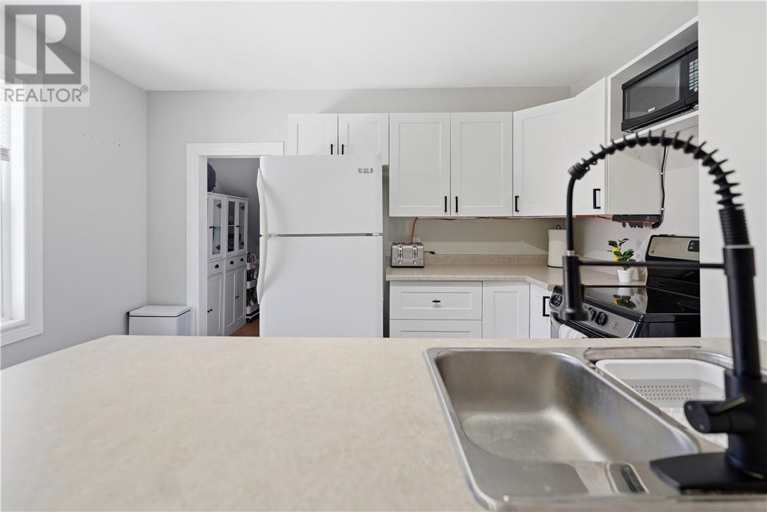 216 Bond Street Property Photo 10