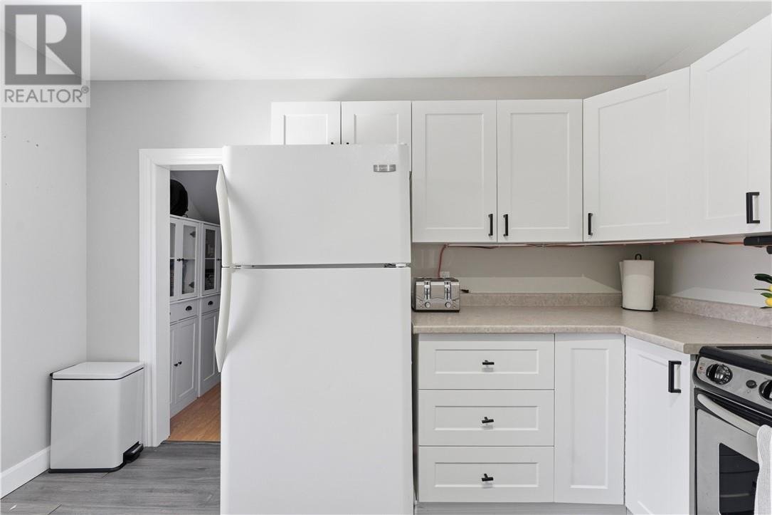 216 Bond Street Property Photo 11