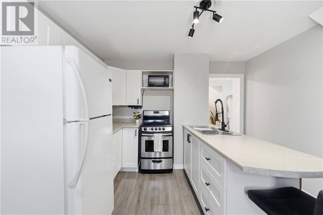 216 Bond Street Property Photo 12
