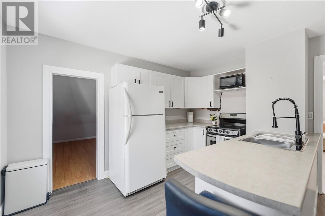 216 Bond Street Property Photo 14