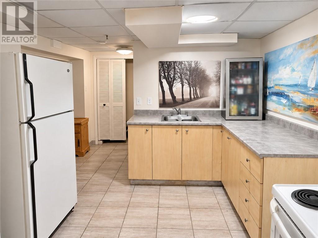 879 Charlotte Property Photo 8