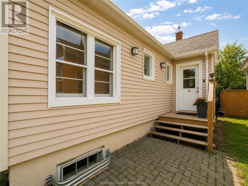 879 Charlotte Property Photo 10