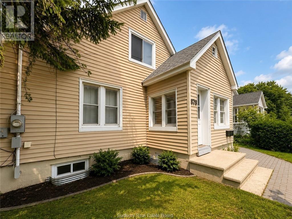 879 Charlotte Property Photo 10
