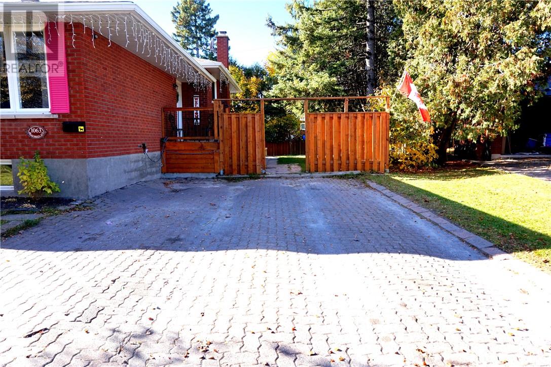 1063 Beaumont Avenue Property Photo 3