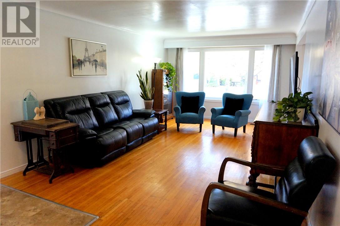 1063 Beaumont Avenue Property Photo 7