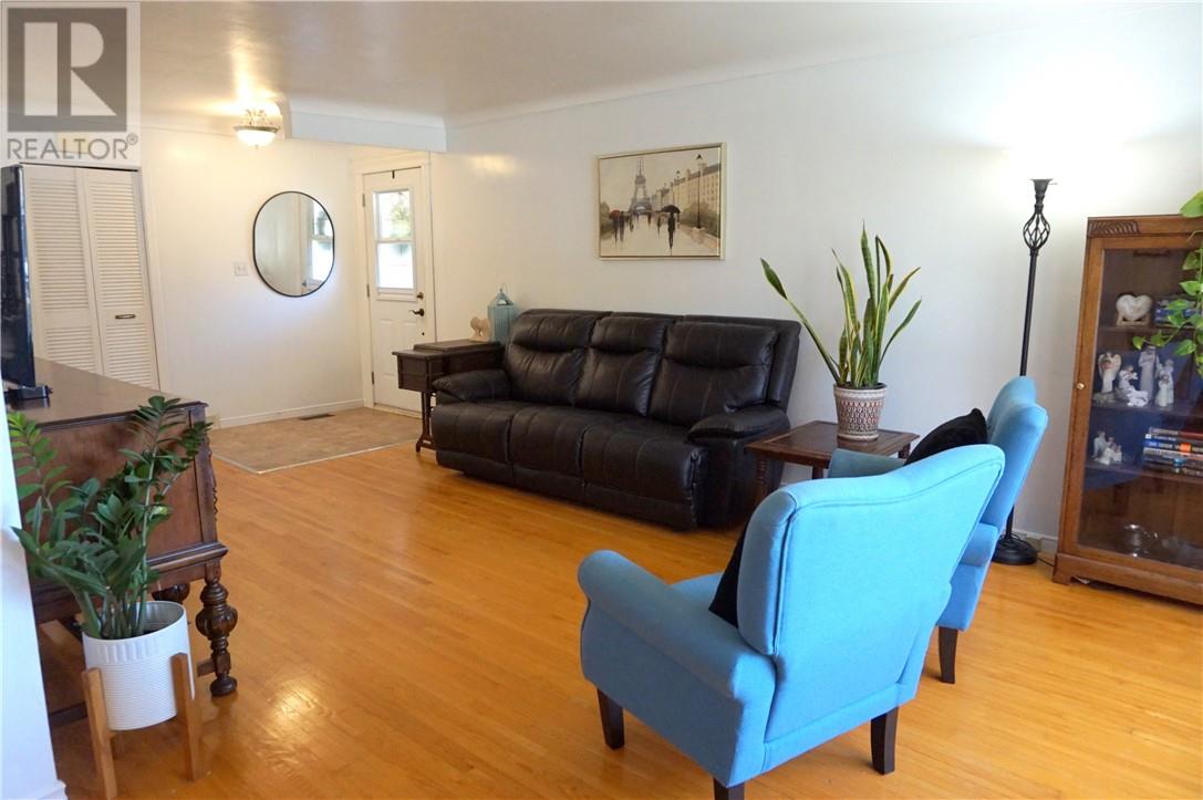 1063 Beaumont Avenue Property Photo 8