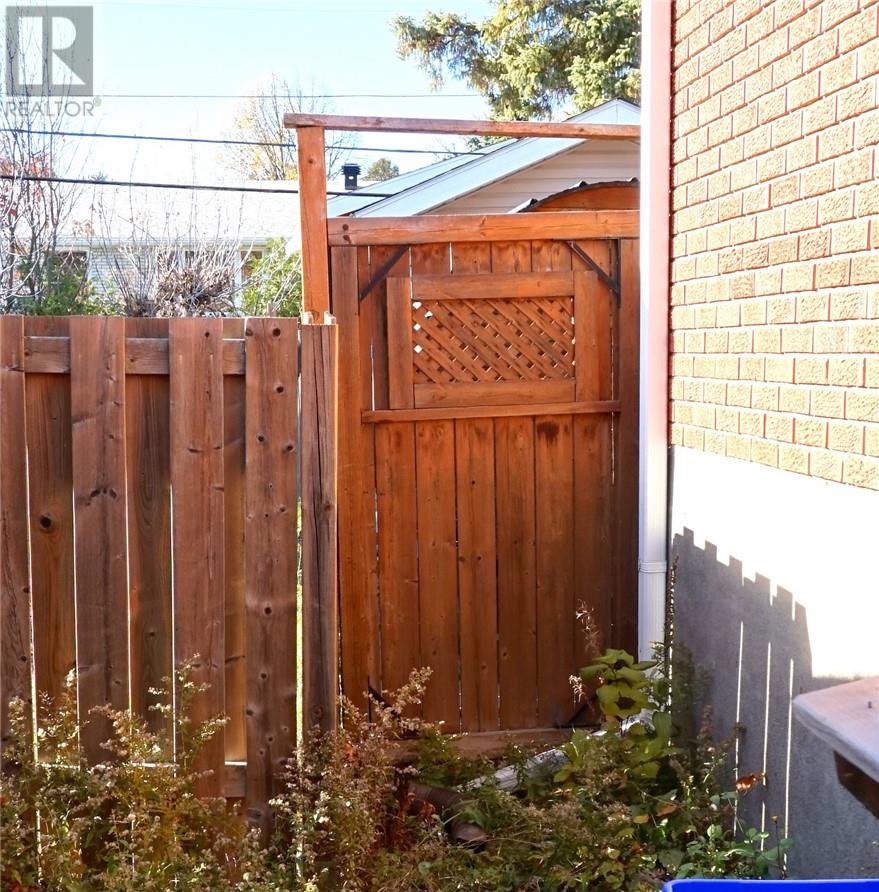 1063 Beaumont Avenue Property Photo 28