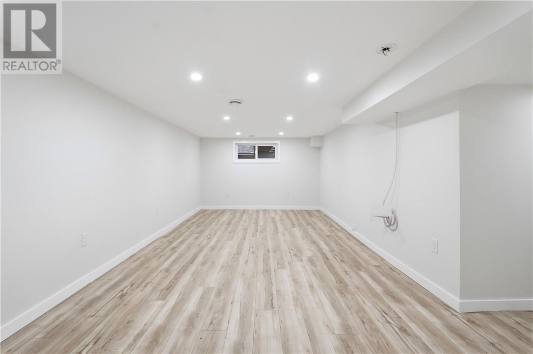 853 Howey Property Photo 31