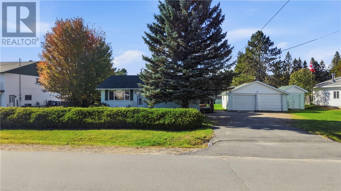3179 Clifford Crescent Property Photo 1