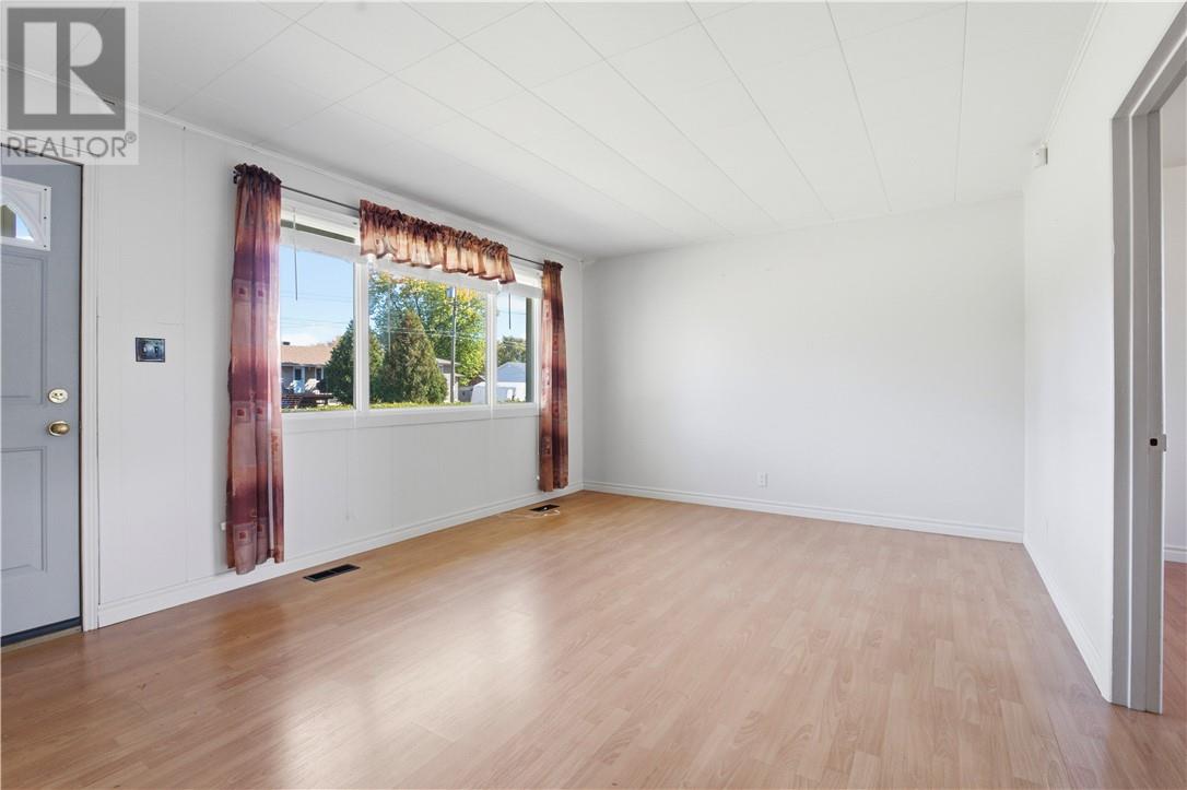 3179 Clifford Crescent Property Photo 5