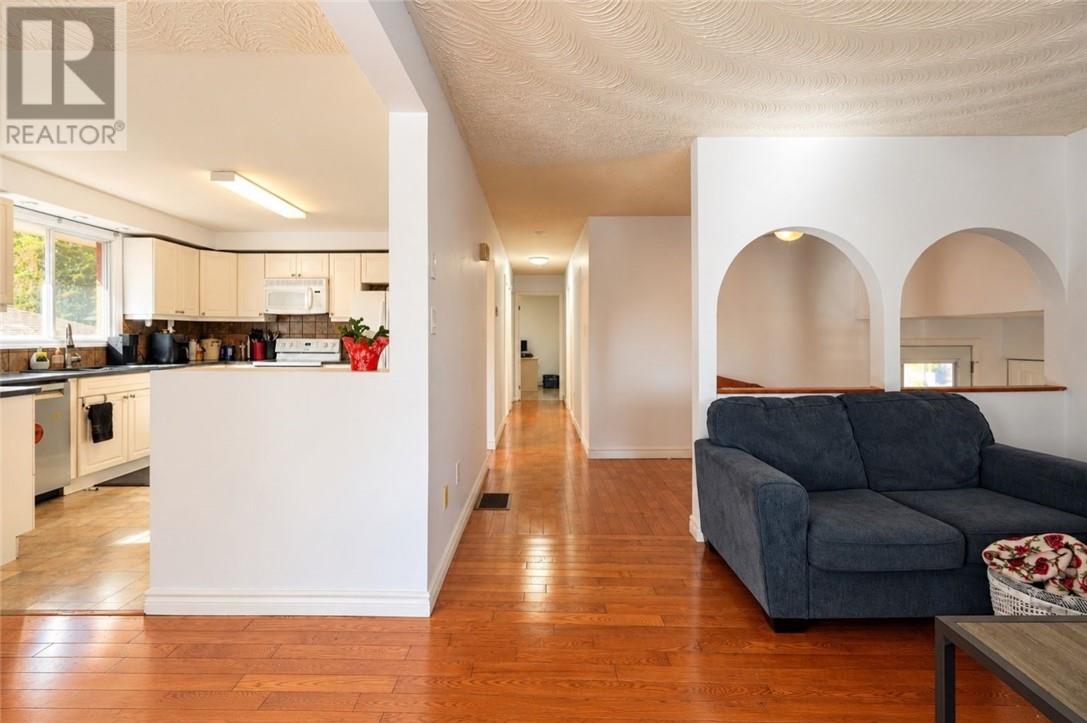 226 Mcnaughton Avenue Property Photo 9