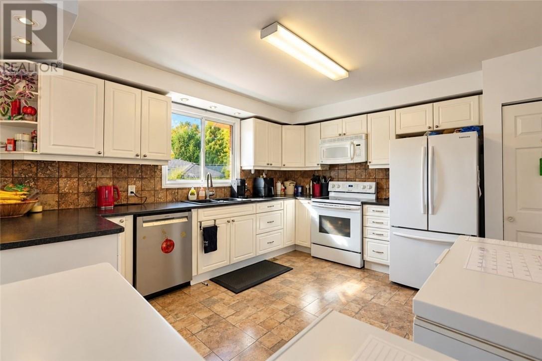 226 Mcnaughton Avenue Property Photo 10