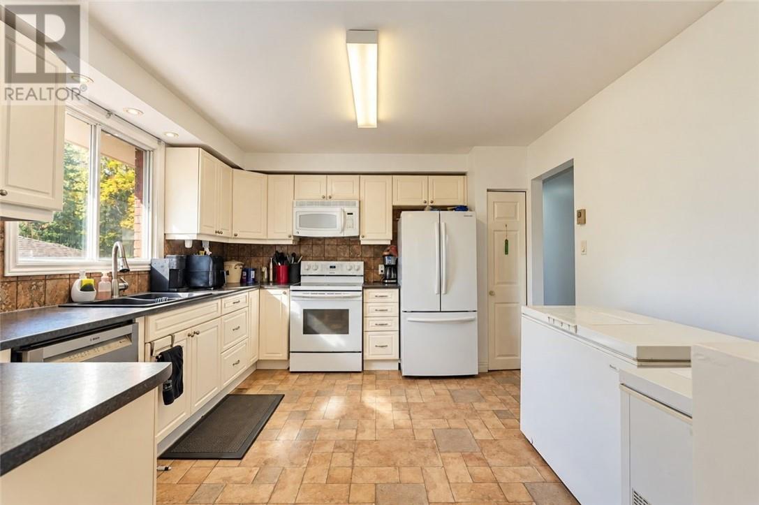 226 Mcnaughton Avenue Property Photo 12