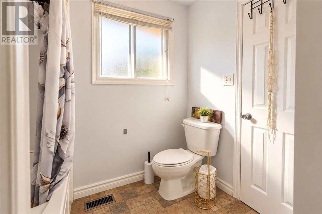226 Mcnaughton Avenue Property Photo 18