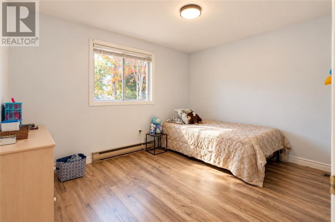226 Mcnaughton Avenue Property Photo 20