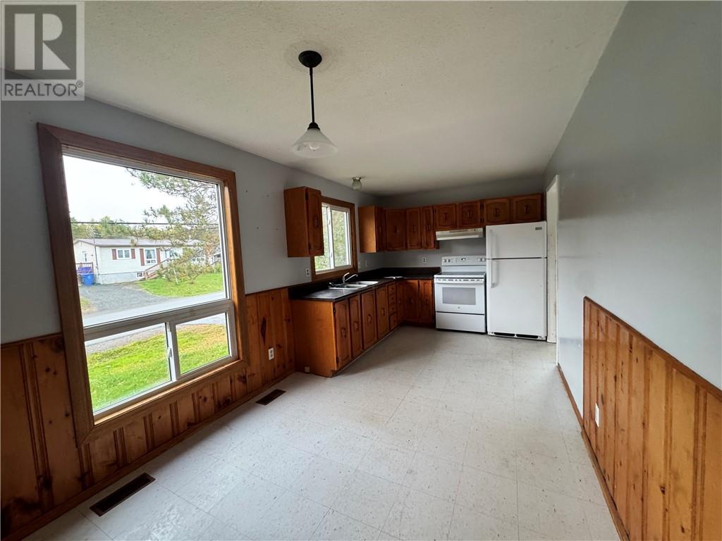 27 Spruce Street Property Photo 4