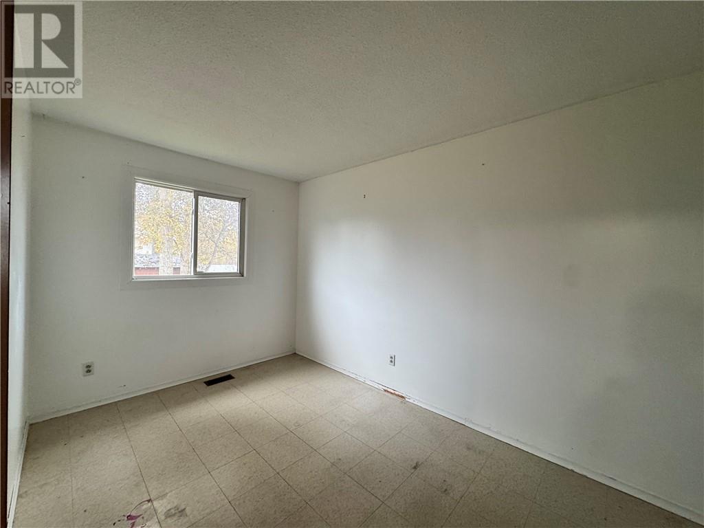 27 Spruce Street Property Photo 7