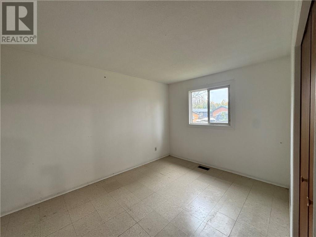 27 Spruce Street Property Photo 8