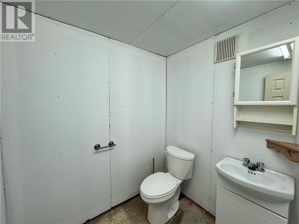 27 Spruce Street Property Photo 9