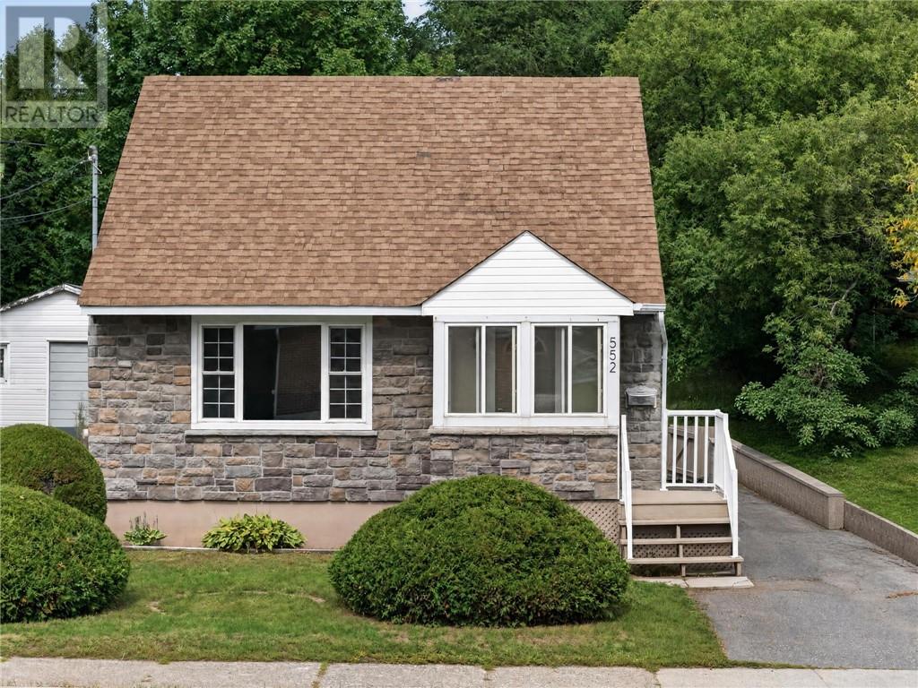 552 Pine Street Property Photo 1