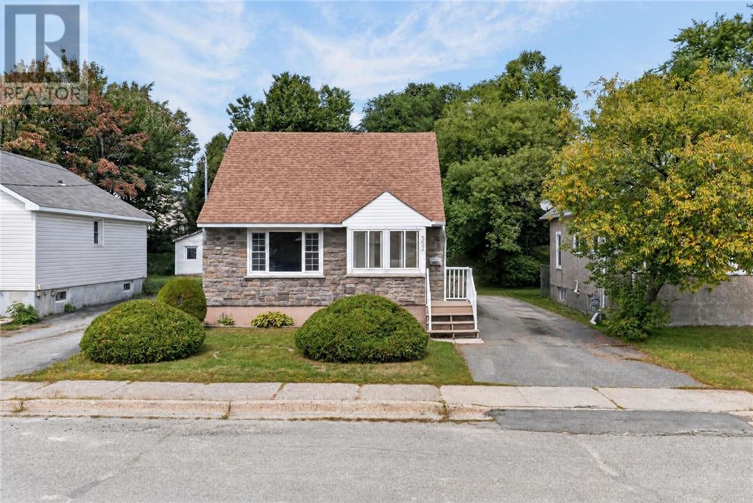552 Pine Street Property Photo 2