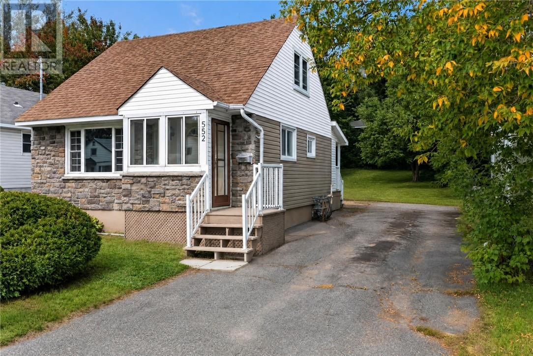 552 Pine Street Property Photo 4