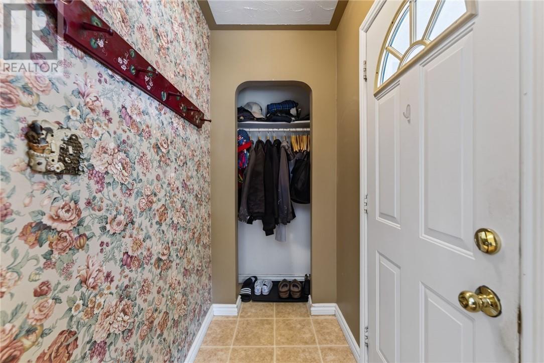552 Pine Street Property Photo 10