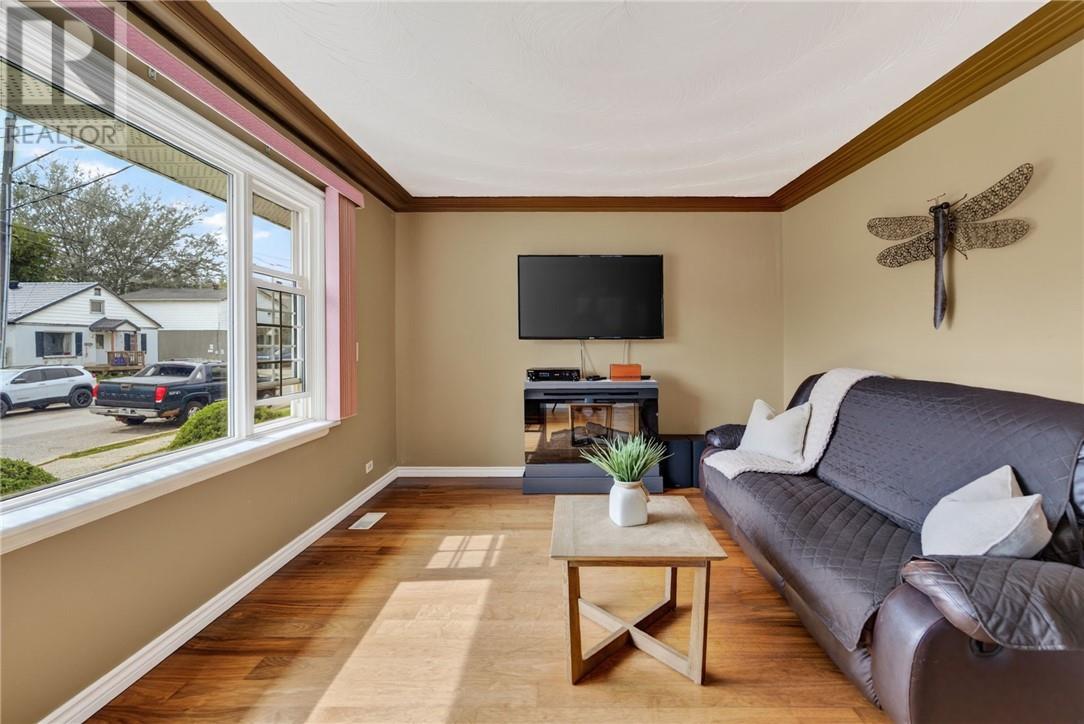 552 Pine Street Property Photo 12