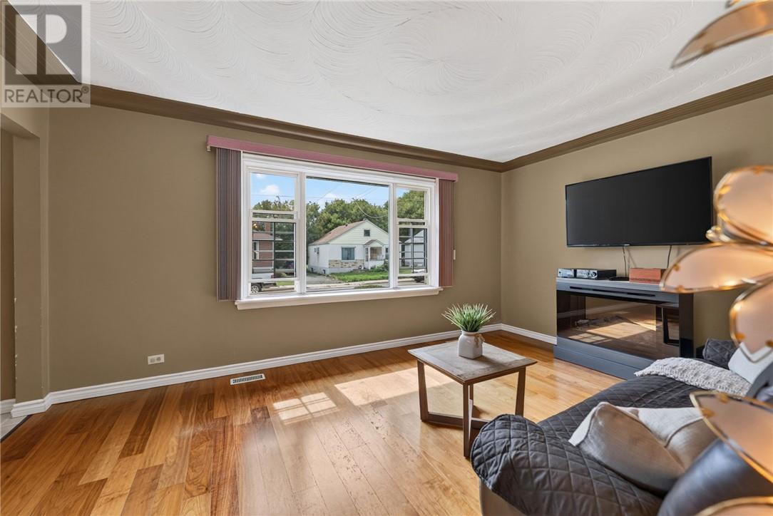 552 Pine Street Property Photo 14
