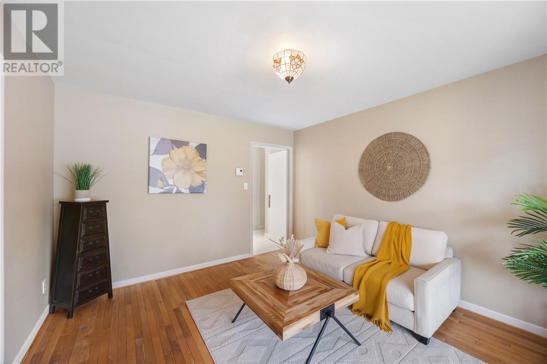 1231 Montrose Avenue Property Photo 8