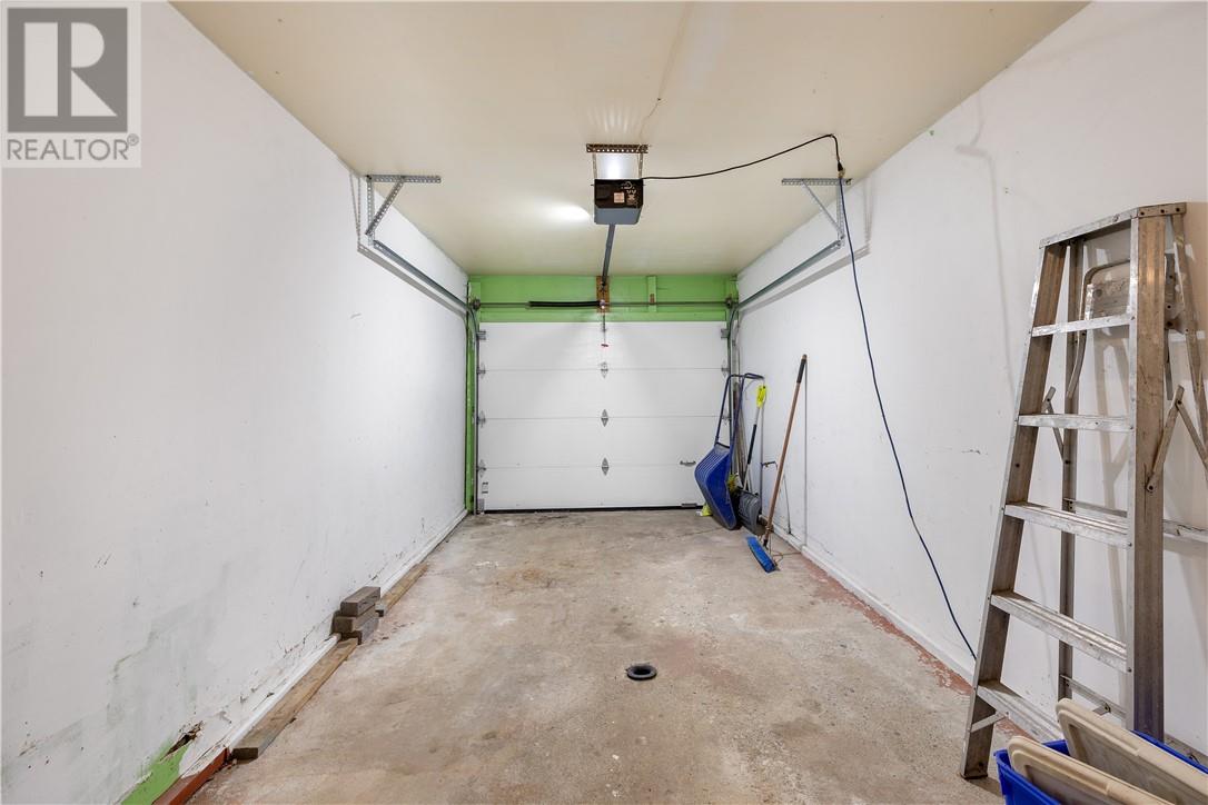 1231 Montrose Avenue Property Photo 21