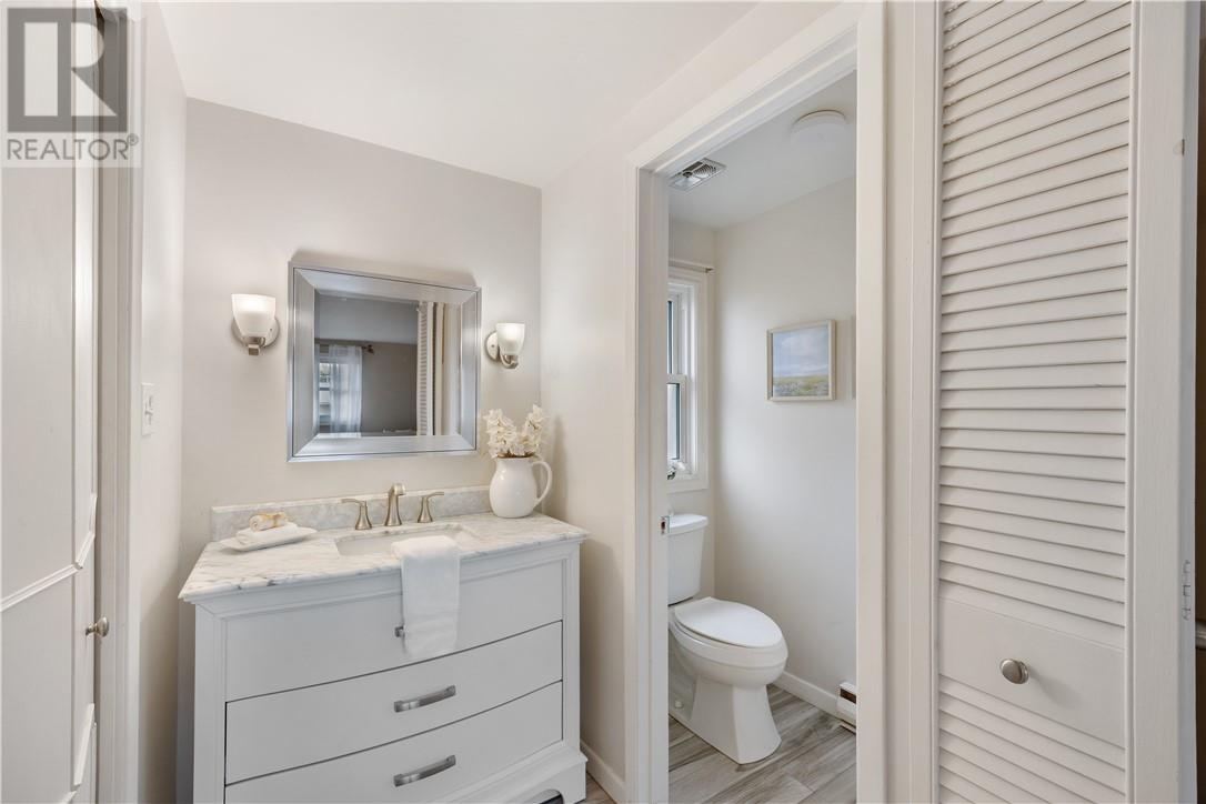1231 Montrose Avenue Property Photo 25