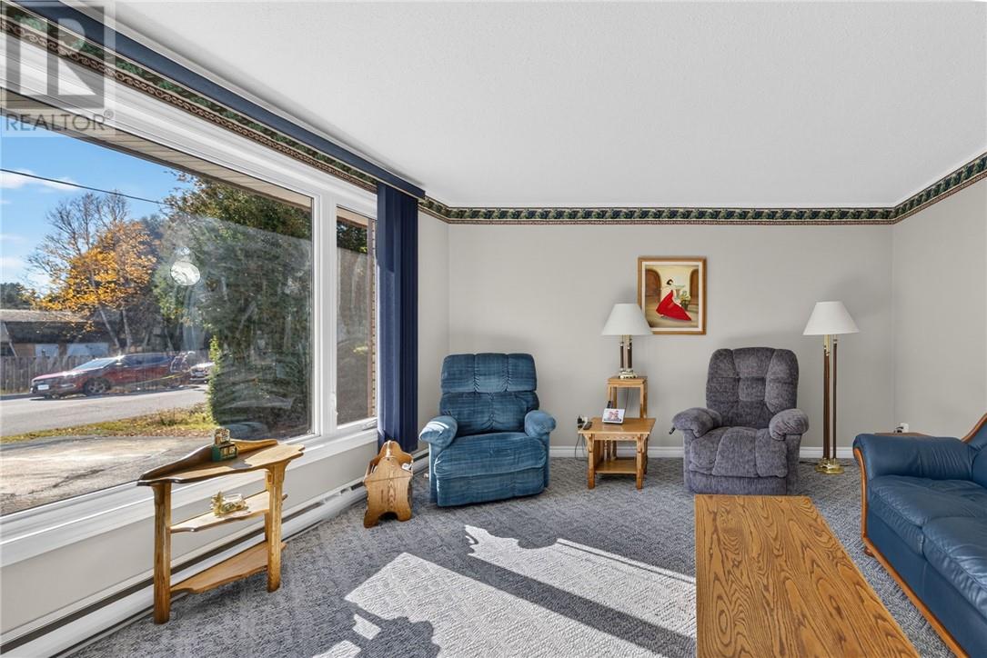 256 Eva Street Property Photo 8