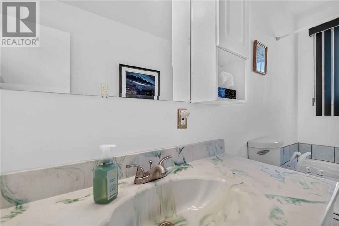 256 Eva Street Property Photo 32
