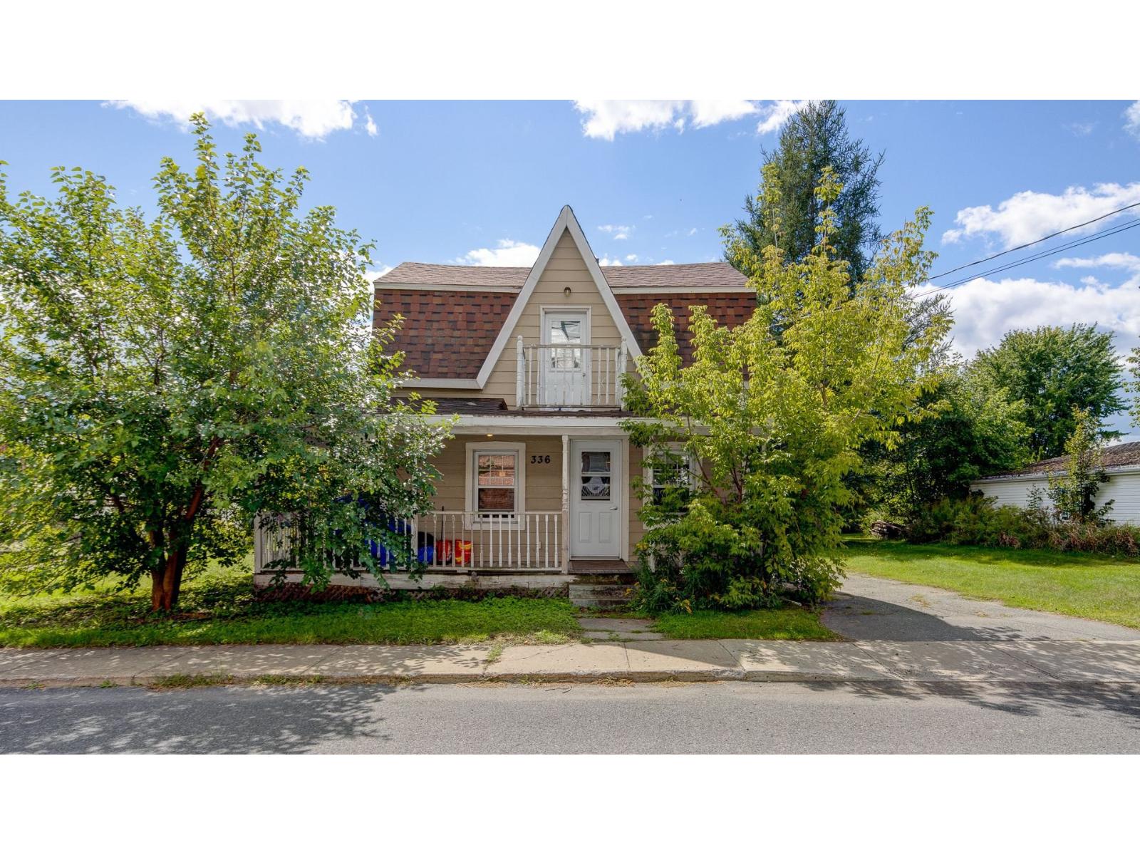 336 Mtée Ste-victoire Property Photo 1