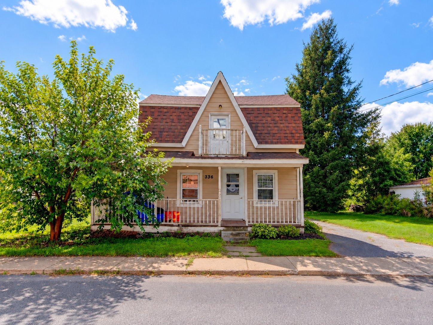 336 Mtée Ste-victoire Property Photo 1