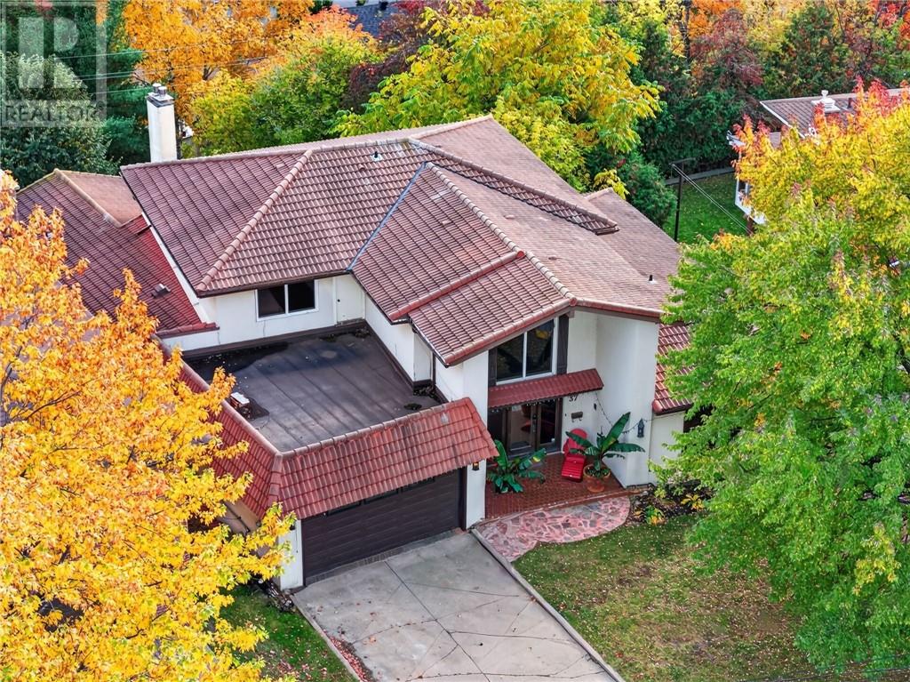 37 Thorncliffe Court Property Photo 4